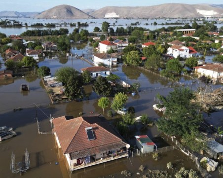 Водата в Лариса продължава да се покачва, обявиха най-високата степен на тревога