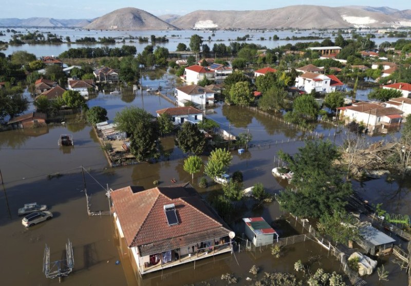 Водата в Лариса продължава да се покачва, обявиха най-високата степен на тревога