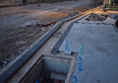Кадри на безумно обезопасена шахта на ул Даме Груев предизвика