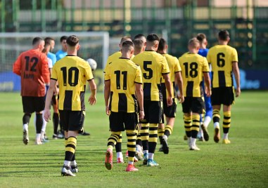 Дублиращият отбор на Ботев Пловдив загуби с 2 1 визитата си