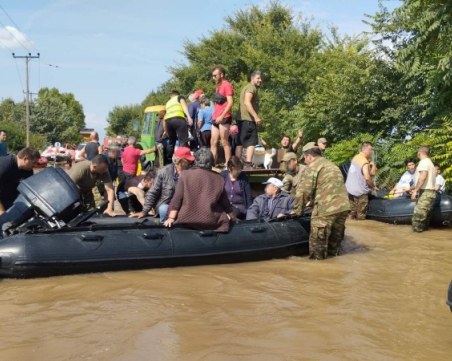 14 станаха жертвите при наводненията в Гърция