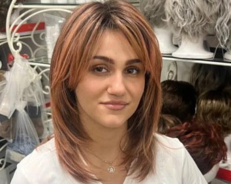 Дебора Михайлова сияе с нова прическа