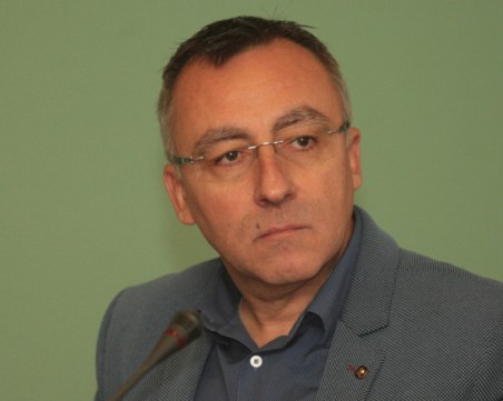 Диян Стаматов: Има немалко места, в които българският е трудност за цели семейства и общности