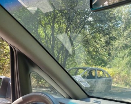 Кола изгоря на Подбалканския път, движението е затруднено