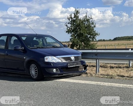 Кола се удари в мантинела на АМ 