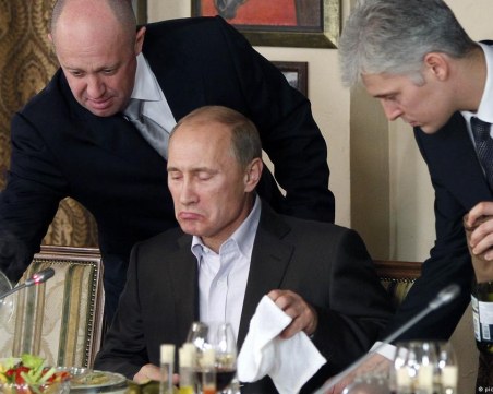 Конспиратор N1 на Русия: Пригожин е жив, Путин е болен, представят го двама двойници