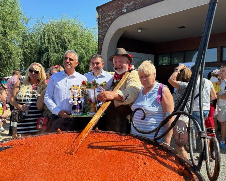 Вкусен, весел и забавен бе първият „Празник на лютеницата