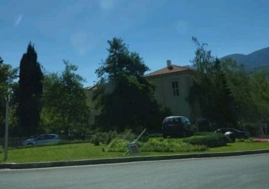 Нелеп пътен инцидент в Пещера Водач се озовав в центъра