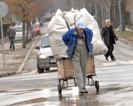 120 хиляди българи се прехранват от събиране на вторични суровини