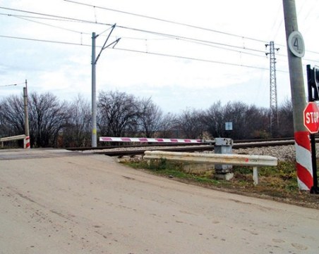 Влак помете седем души на жп прелез до Барселона, има жертви