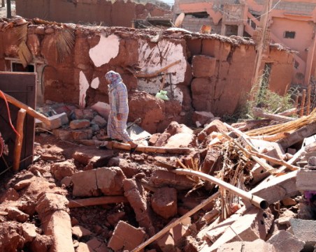 Жертвите на труса в Мароко вече са близо 2700, издирването на хора продължава