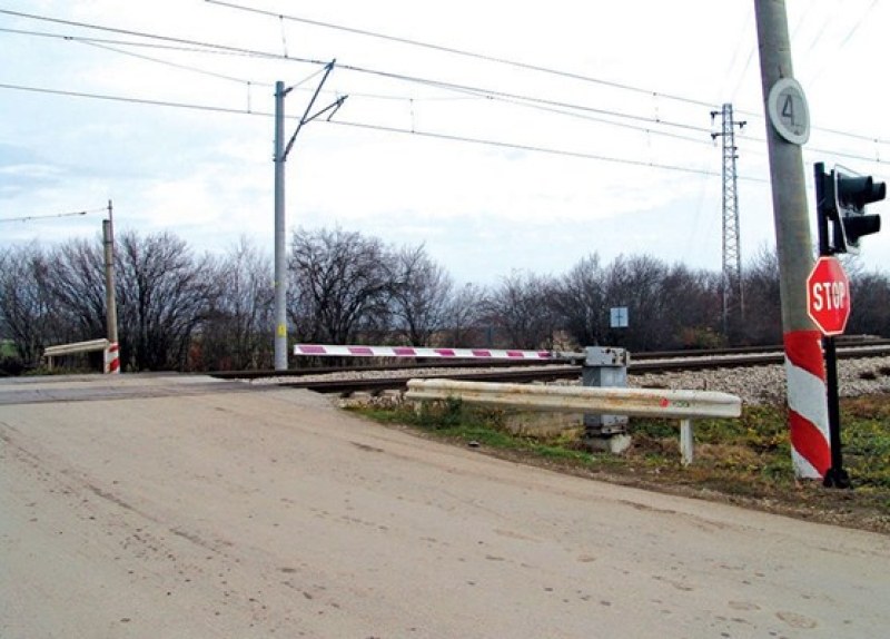 Влак помете седем души на жп прелез до Барселона, има жертви