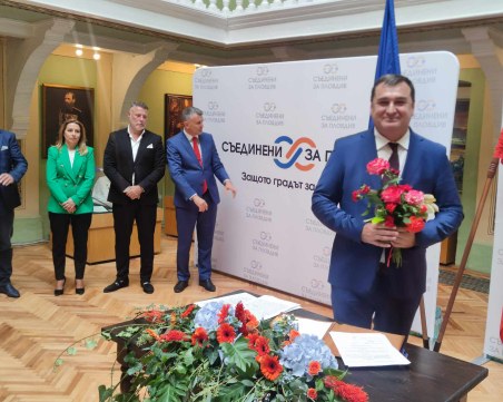 7 партии издигнаха Славчо Атанасов, обеща да върне модела на управление отпреди 12 години