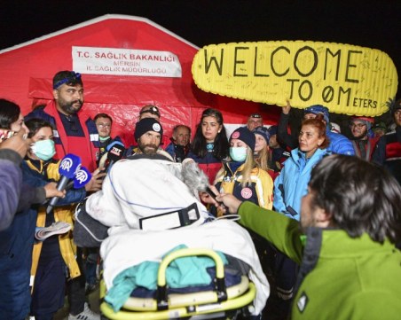 Български медици са помогнали на американския учен при изваждането му от пещерата