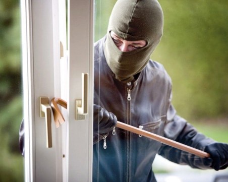 Малолетни откраднаха наргилета за 600 лева в Пазарджик