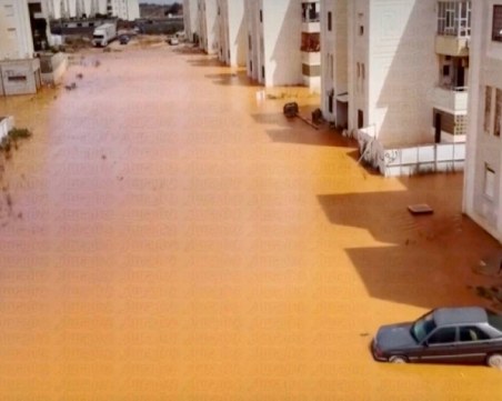 Опустошителни наводнения в Либия, загинали са около 2000 души