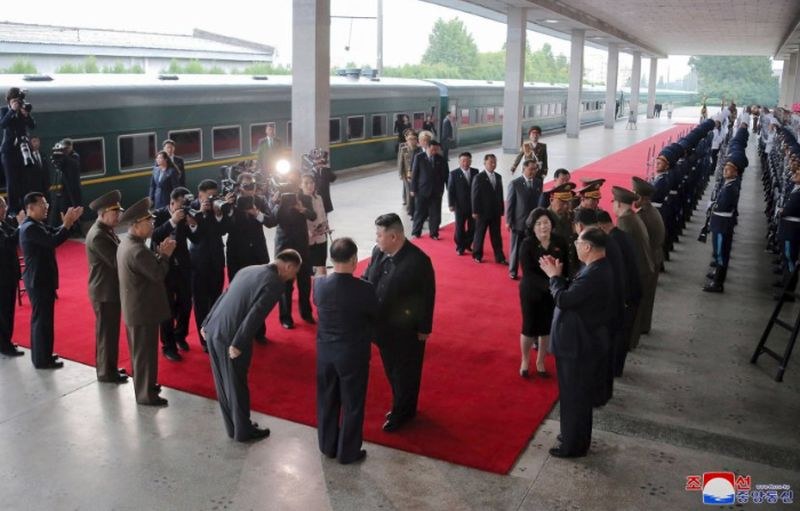 Ким Чен Ун пристигна в Русия в влак