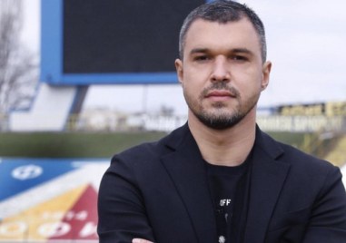 Валери Божинов стигна до петото ниво на родния футбол 37 годишният