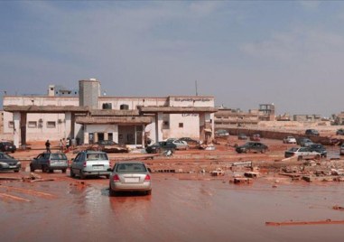 Загиналите при опустошителните наводнения в източния либийски град Дерна са