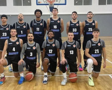 Академик започна с победа в контролите