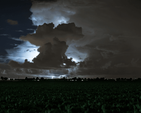 Мистериозни светлини проблясват в небето преди унищожителния трус в Мароко