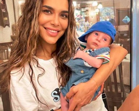 Певицата Бони стана баба