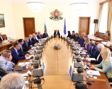 Премиерът: Вносът на зърно от Украйна трябва да бъде възстановен