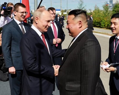 Путин и Ким Чен-ун се срещнаха на космодрумa 