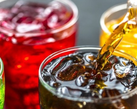 С колко килограма годишно напълняваме от консумацията на подсладени напитки?