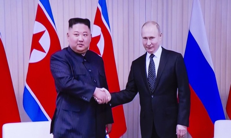 Президентът на Русия Владимир Путин и севернокорейският лидер Ким Чен-ун