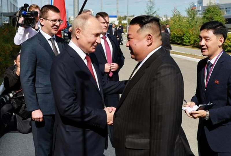 Путин и Ким Чен-ун се срещнаха на космодрумa 