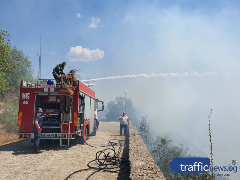 128 пожара за денонощие са пламнали в страната