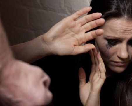 Арестуваха 28-годишен, пребил и остригал приятелката си в Свищов