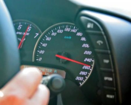 Полицейски началник като джигит! Радар го засече със скорост 102 км/час на булевард