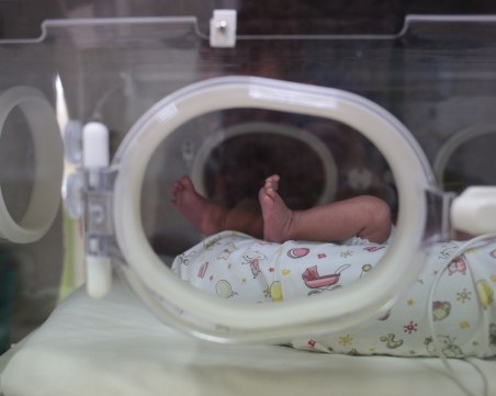 Спасиха три екстремно недоносени бебета в пловдивска болница