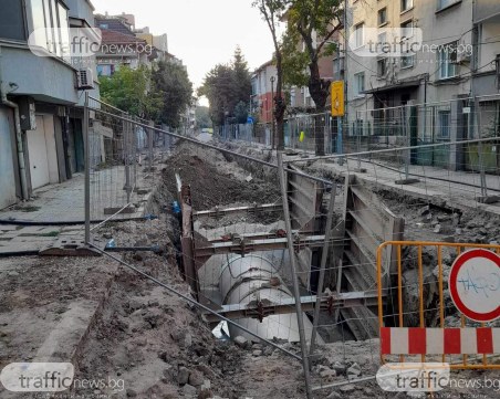 Жители на ул. „Петър Стоев”:  От седмици зее огромна яма с фекалии, не се издържа