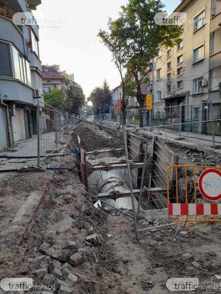 Жители на ул. „Петър Стоев”:  От седмици зее огромна яма с фекалии, не се издържа