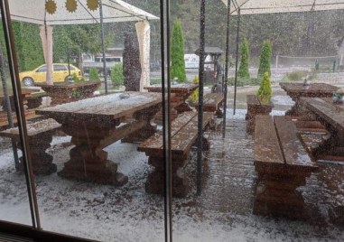 Градушка удари части от България пише Прочетете ощеЛедени късове паднаха