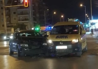 Такси и кола се сблъскаха в София пише  Прочетете ощеПроишествието е