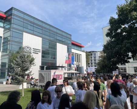 Бъдещите лекари в Пловдив положиха клетва за първи път в бели манти ВИДЕО