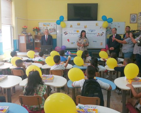 Денков и областният управител на Пловдив откриха учебната година в Караджово