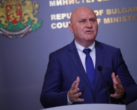 Министърът на образованието: Липсата на учители все още е проблем