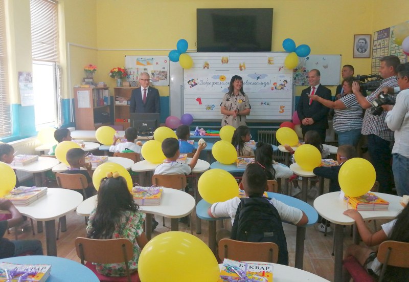 Денков и областният управител на Пловдив откриха учебната година в Караджово