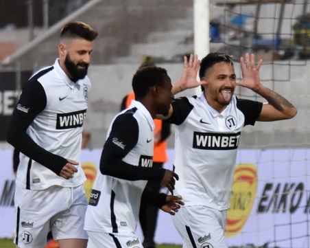 Локо Пловдив вдига заплатите на две от звездите си, за да ги задържи