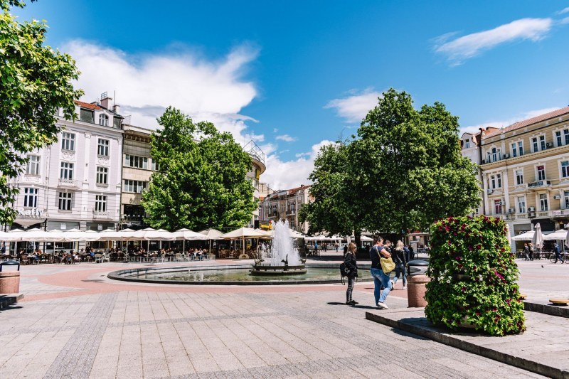 Температурите в Пловдив се понижават, но остава слънчево