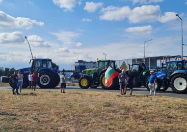 Огромни задръствания в района на Пловдив заради протеста на зърнопроизводителите