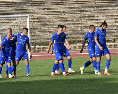 Спартак се справи с Левски Карлово при дебюта на Кочев