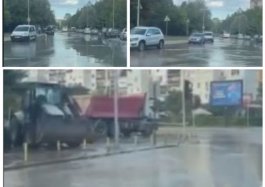Поредната ВиК авария в Пловдив превърна улици в реки Спукан