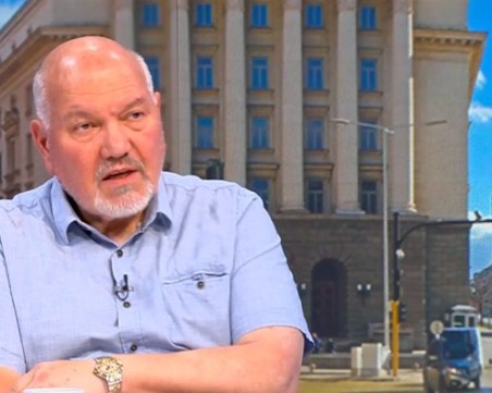 Александър Маринов: Стартира подписката за референдум за националния празник