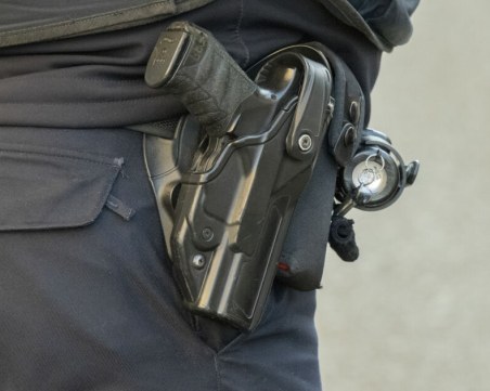 До края на деня прокуратурата ще обяви дали ще повдигне обвинение на полицая, прострелял младеж при акция